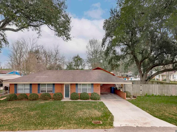 310 Pine St, Port Allen, LA 70767