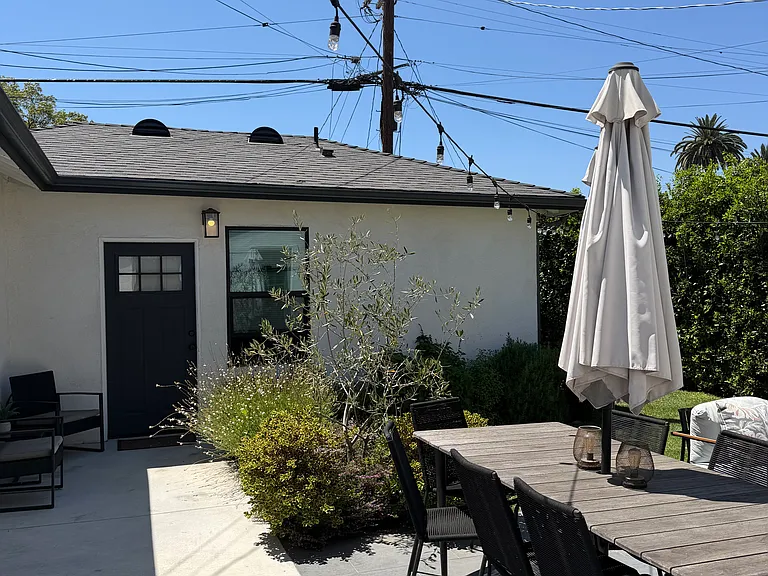 3015 1/2 Hillcrest Dr — Photo 18