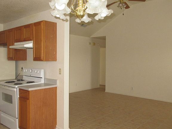 4th image of 2703 Timberline Dr