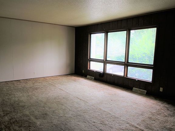 4th image of 2055 W Country Lane S
