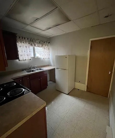 243 E Broad St #4 — Photo 4