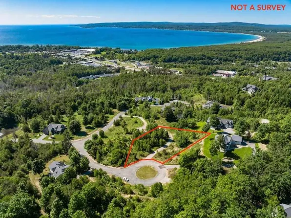 3125 Old Orchard Ln #15, Petoskey, MI 49770