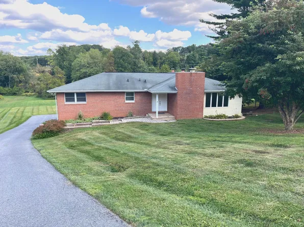 1659 Saint Paul St, Hampstead, MD 21074