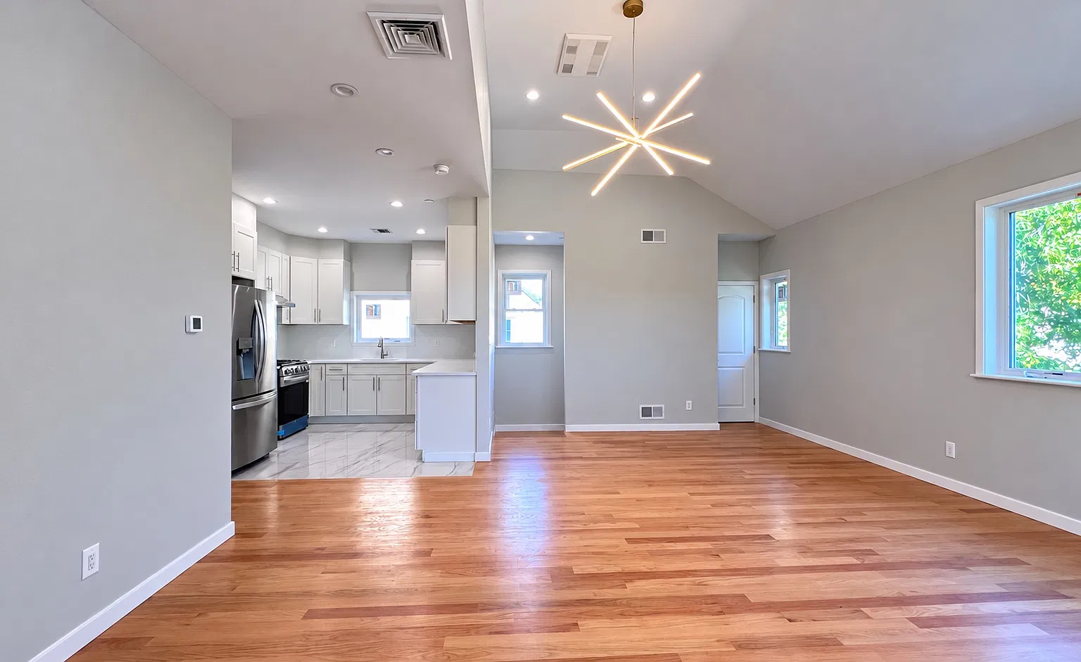 3 bed, 1400 sqft, $3,400 — Photo 1