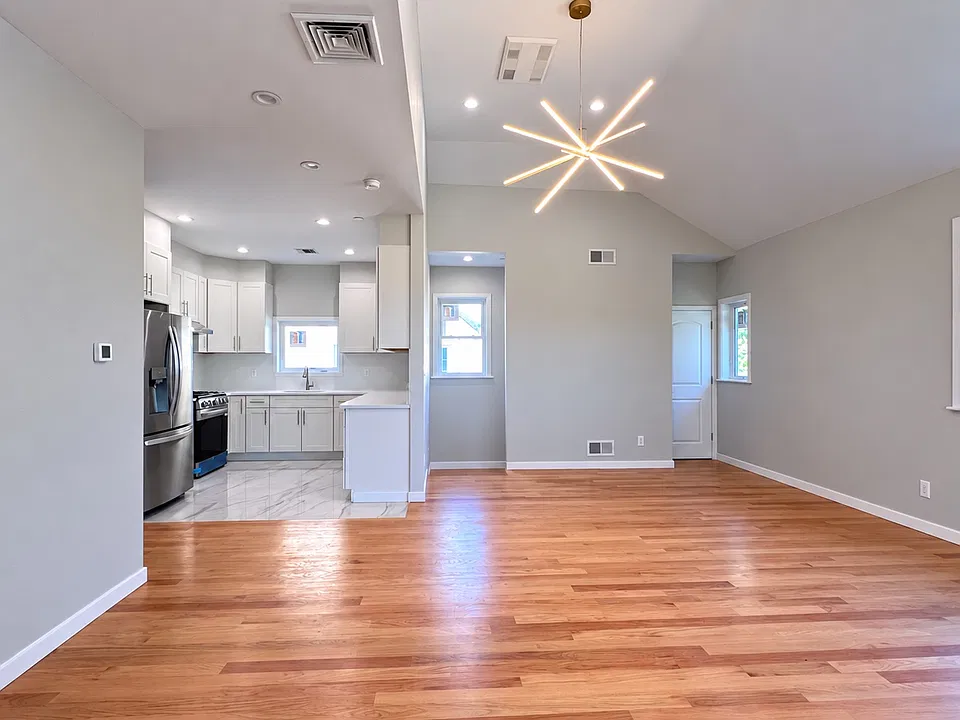 376 Ross Ave #2