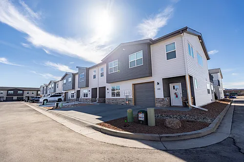Pomona Park Townhomes Photo 1