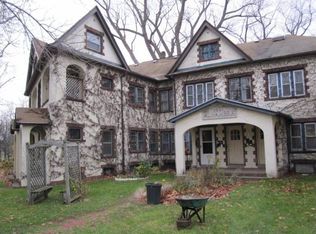 17 Warrington Dr, Rochester, NY 14618