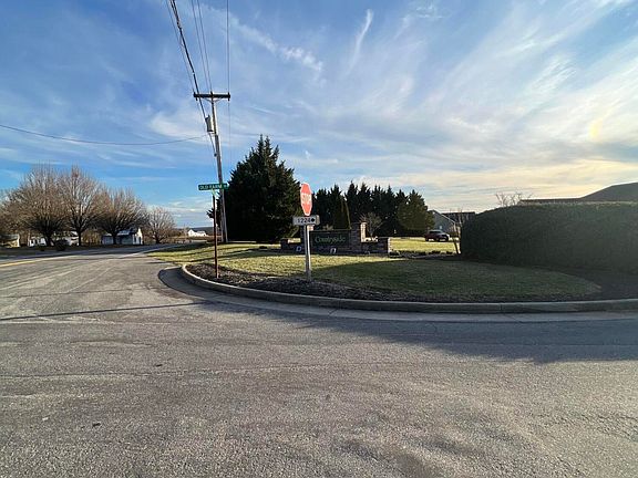 3rd image of 17 Hay Field Dr
