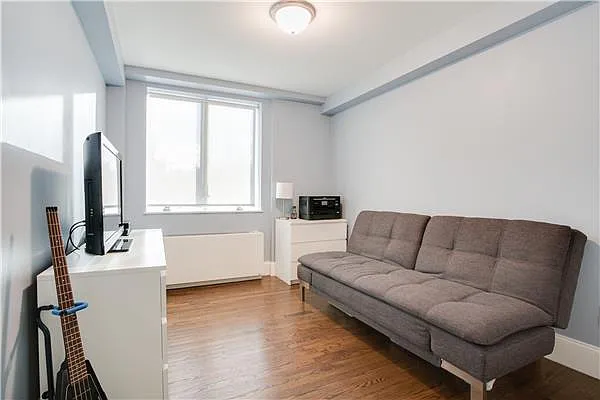 Sold by R New York | media 7