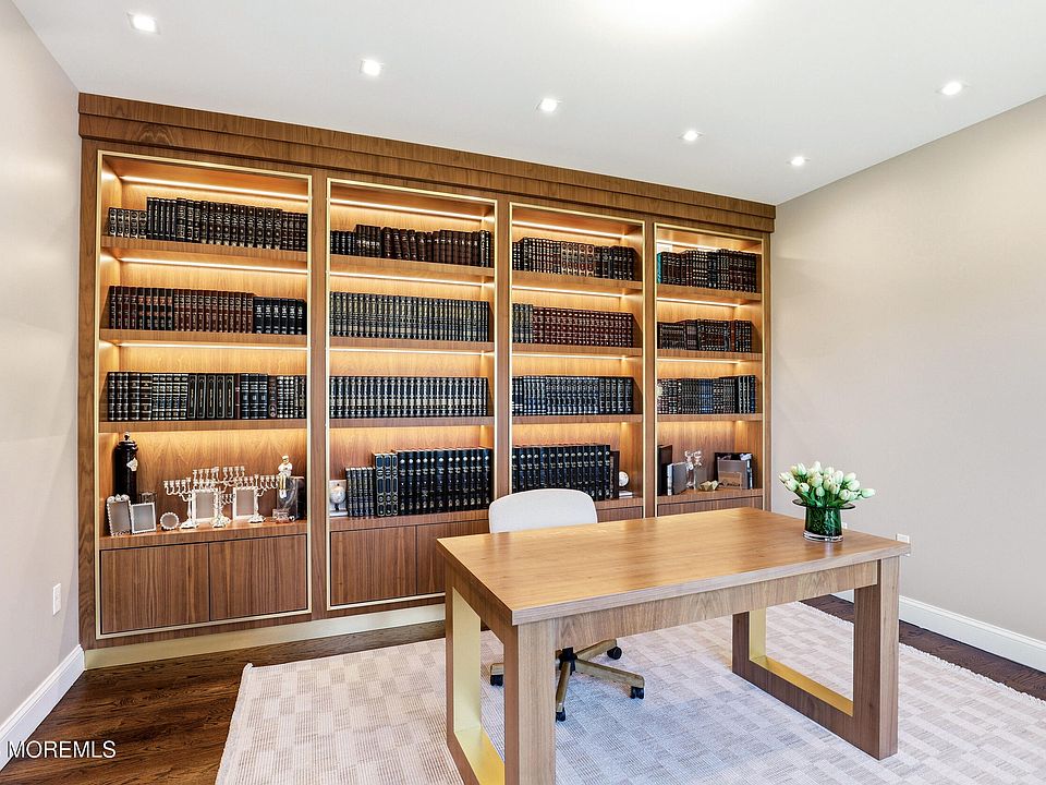 2nd image of 16 Schuster Way