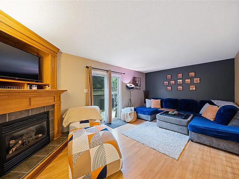 27 York Cres #17 — Photo 9