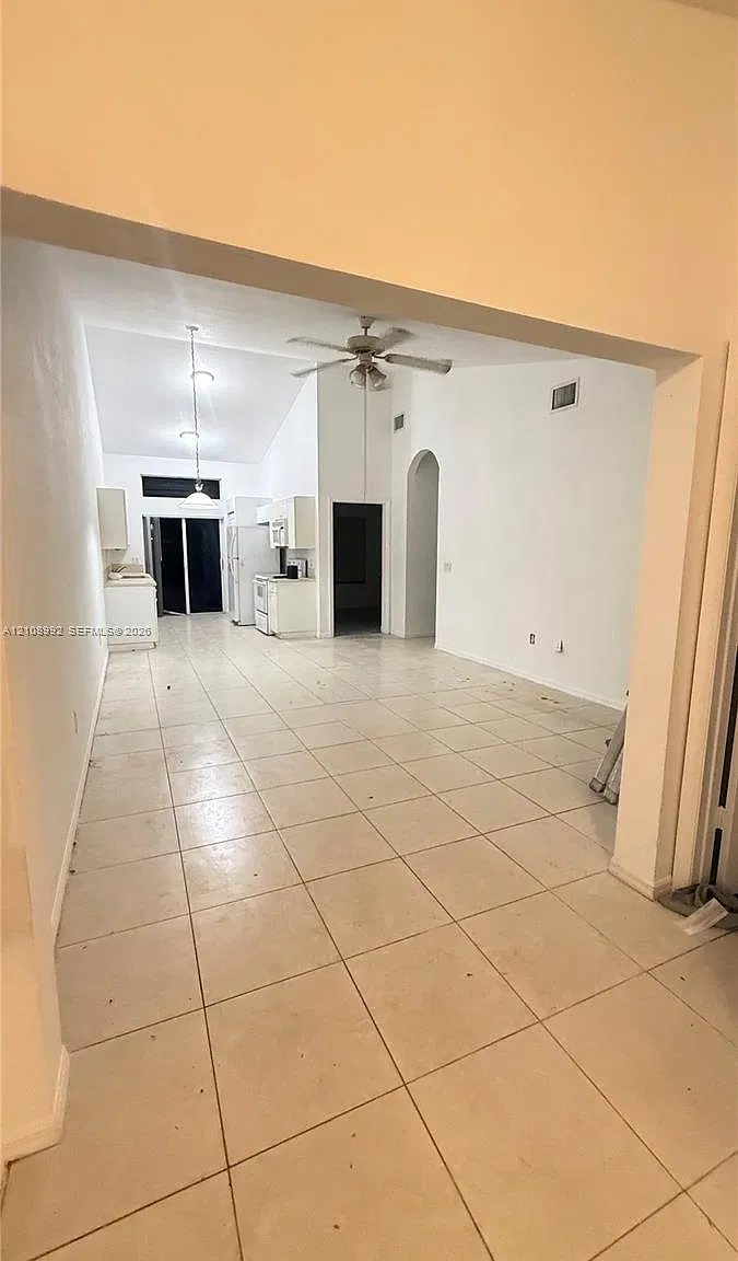 117 SE 3rd Ave — Photo 4