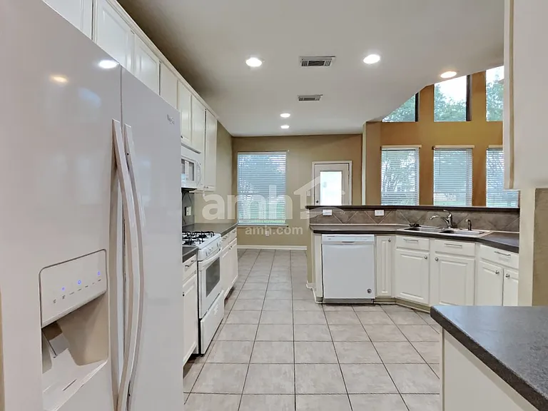1627 Buckingham Dr — Photo 4