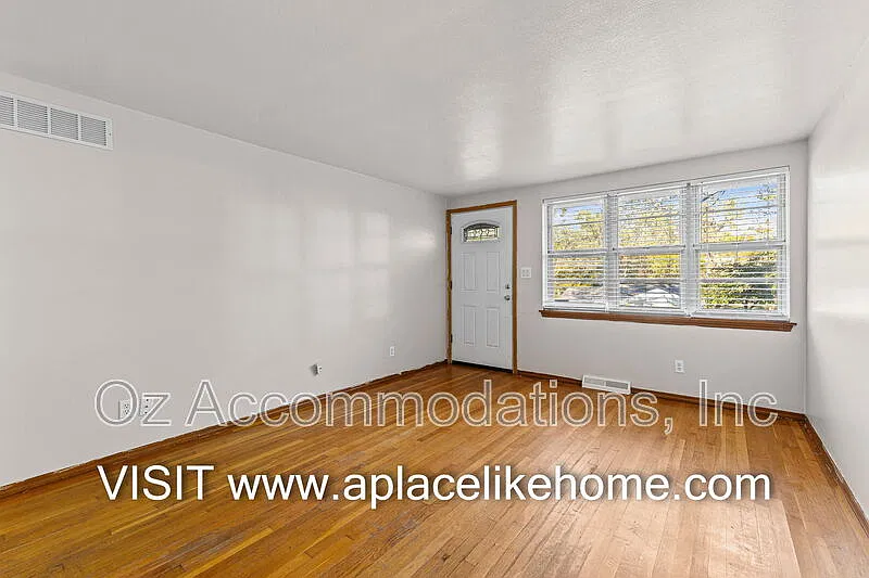 2 bed, 1.0 bath, 1000 sqft, $1,295 — Photo 4