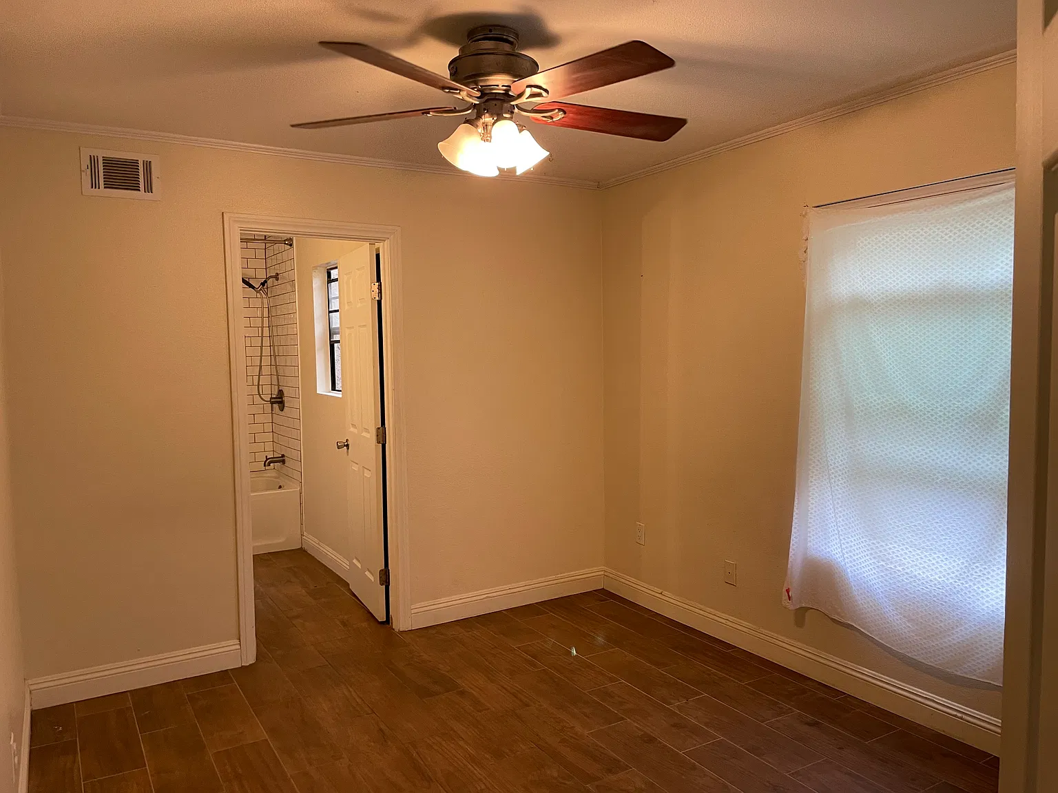 2 bed, 880 sqft, $3,600 — Photo 3