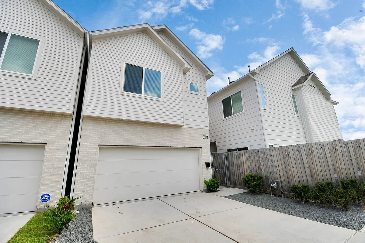 Building Photo - 4709 Oats St
