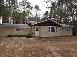 W5633 Springwater Dr, Wild Rose, WI 54984