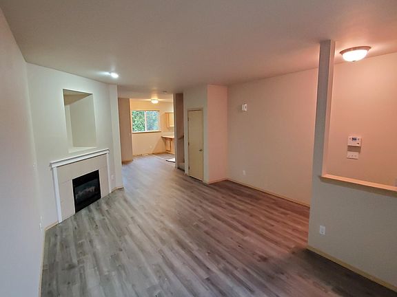 4th image of 18323 13th Avenue Ct E