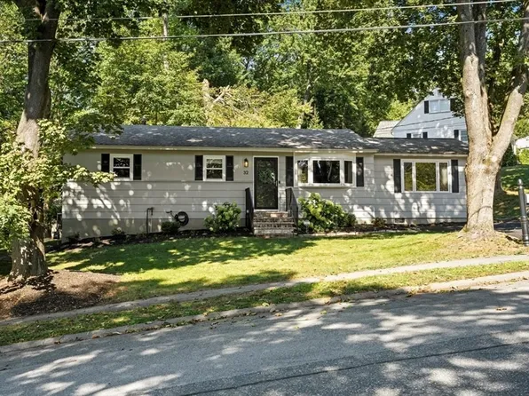 32 Stratton Dr, Hudson, MA 01749