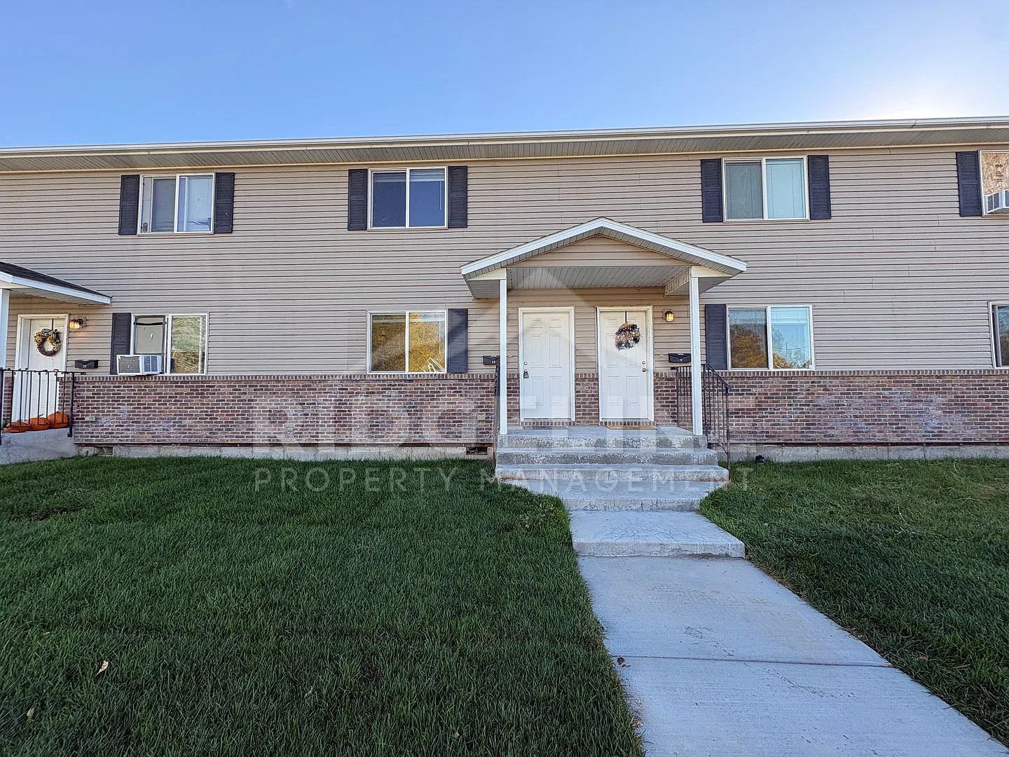 345 S Byron Ave — Photo 1