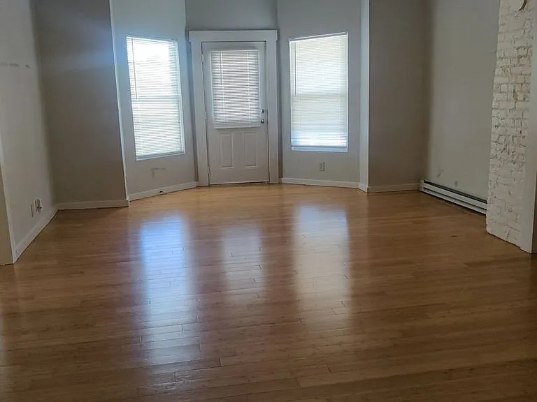 312 S Washington St — Photo 5