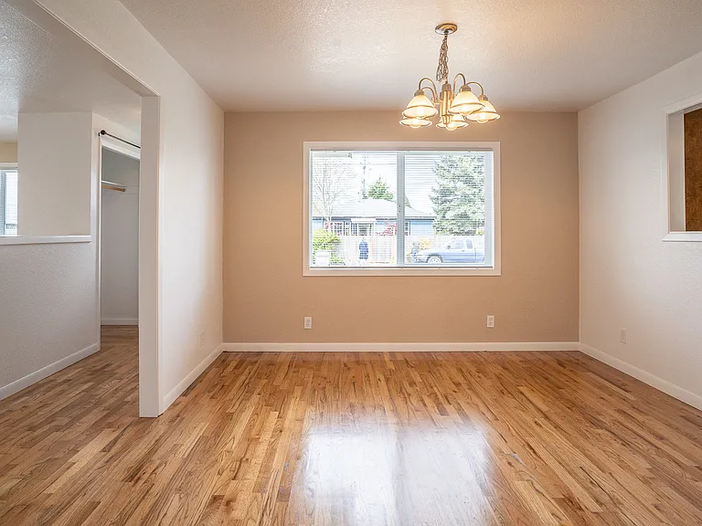 230 15th Ave SE — Photo 9