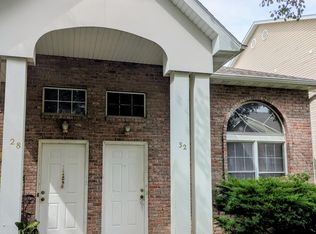 32 N Cedar Lake Dr E, Columbia, MO 65203