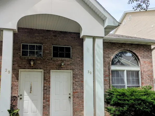 32 N Cedar Lake Dr E, Columbia, MO 65203