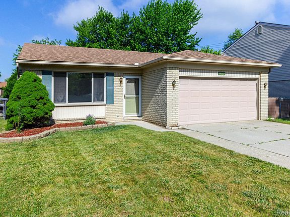 2nd image of 32016 Belcrest Rd