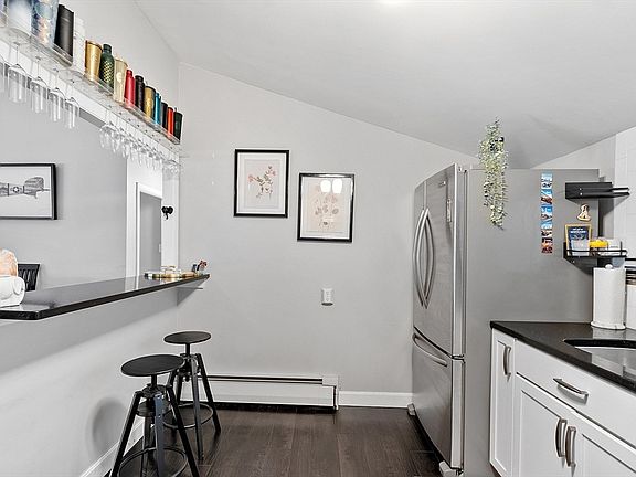 5th image of 7 Longwood Dr APT 6