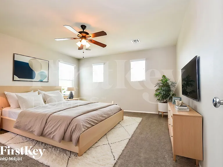 1106 E Dorrell Ln — Photo 9