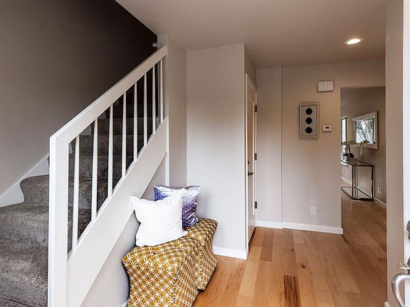 4th image of 135 E Okeefe St APT 1