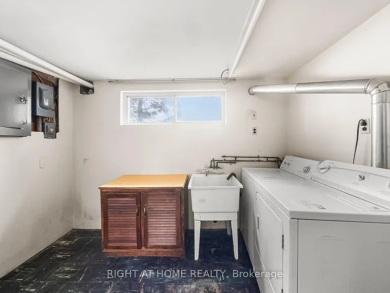 35 Caswell Dr — Photo 17
