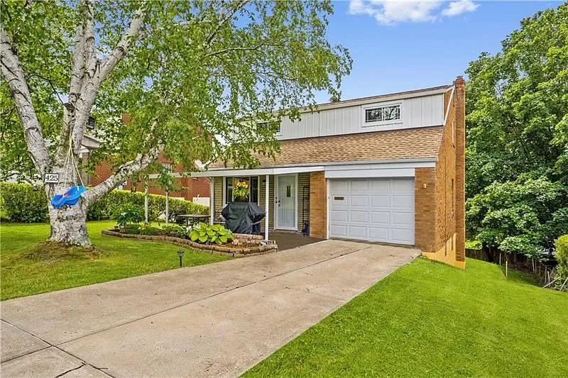 425 Blossom Dr photo 1