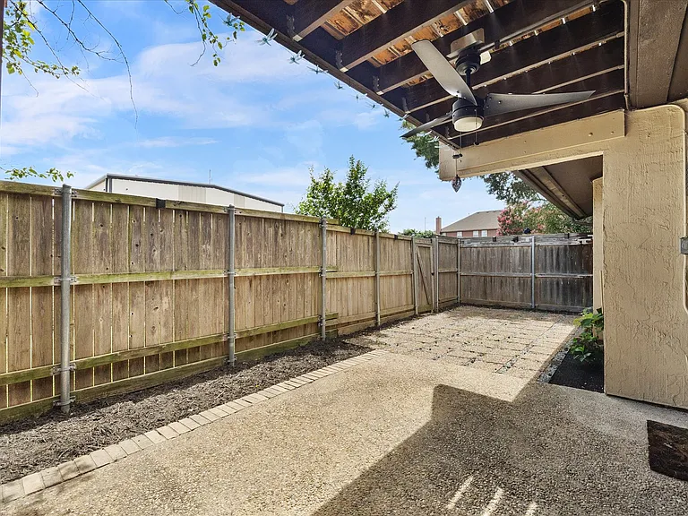 1818 Highbrook Ct — Photo 14