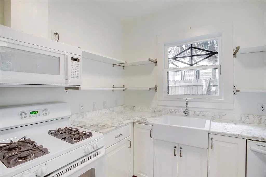 1 bed, 744 sqft, $2,050 — Photo 4