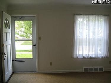3rd image of 13819 Highlandview Ave