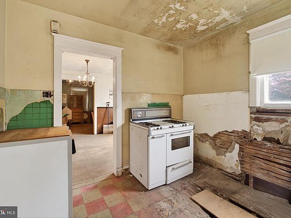 4th image of 2583 Radcliffe Rd