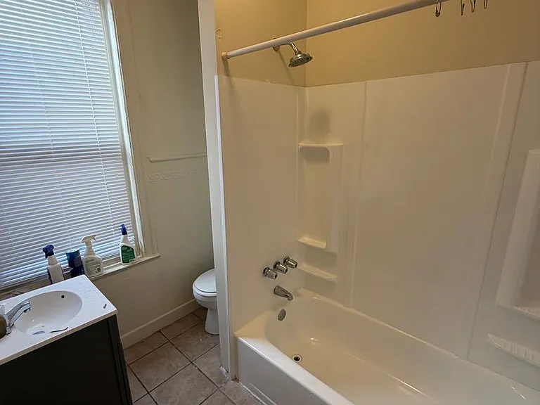 1103 Lindley Ave — Photo 3