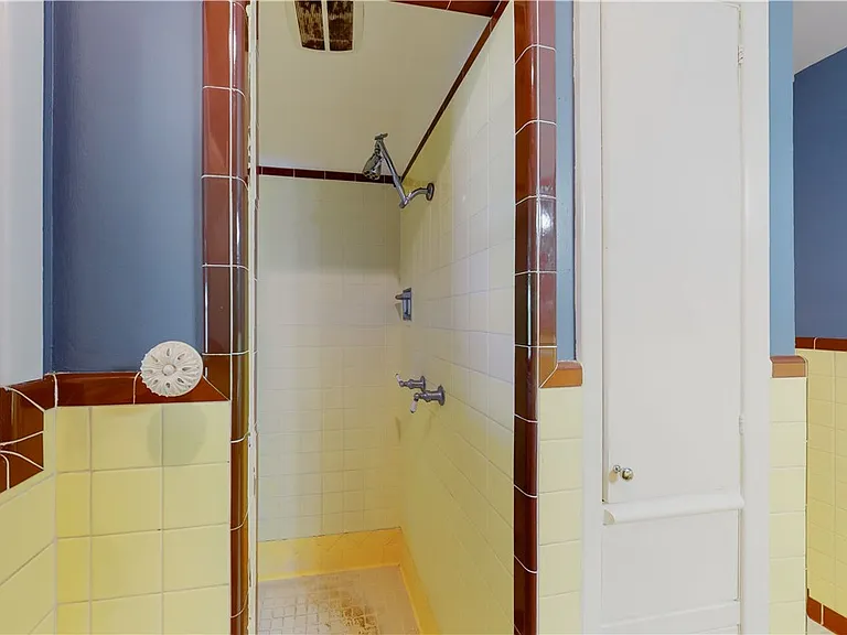 2104 Elmwood Dr — Photo 29