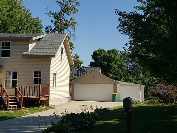 3rd image of 911 S Holcombe Ave