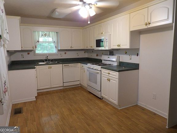 4th image of 676 Graham Rd