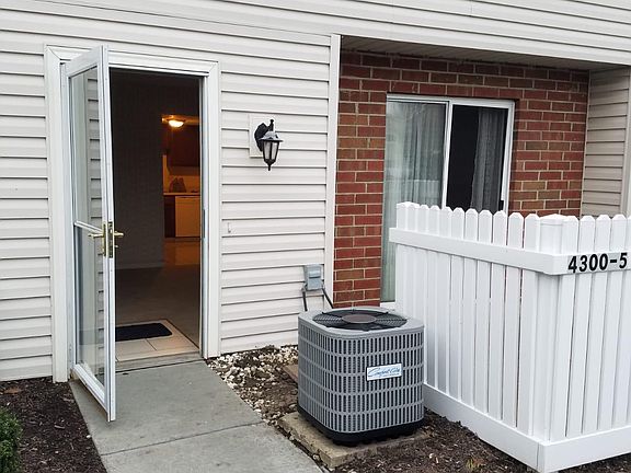 4th image of 4300 Hyde Park Unit 5