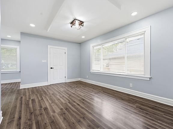 4th image of 10607 S May St