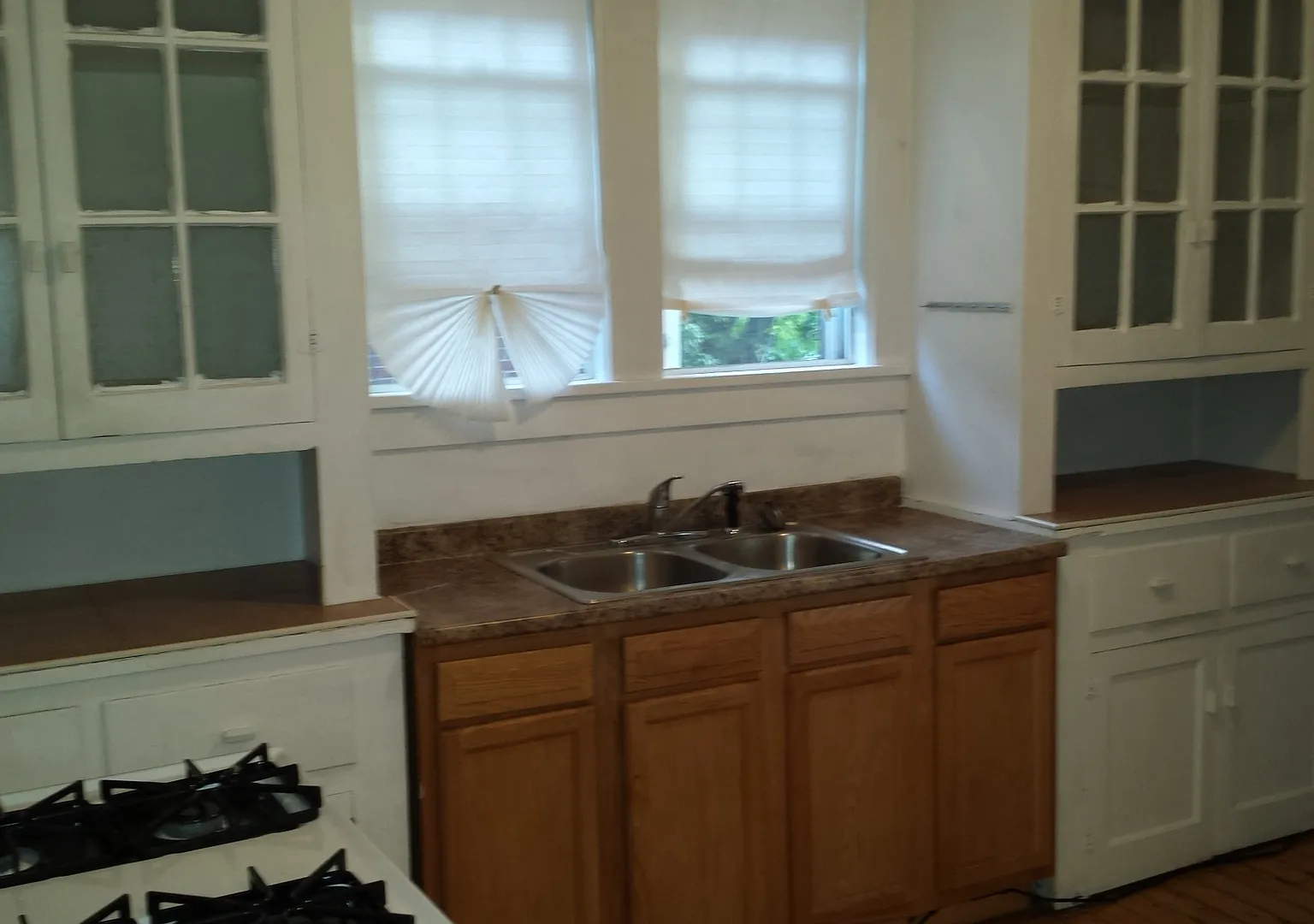 148 Manning Blvd — Photo 1