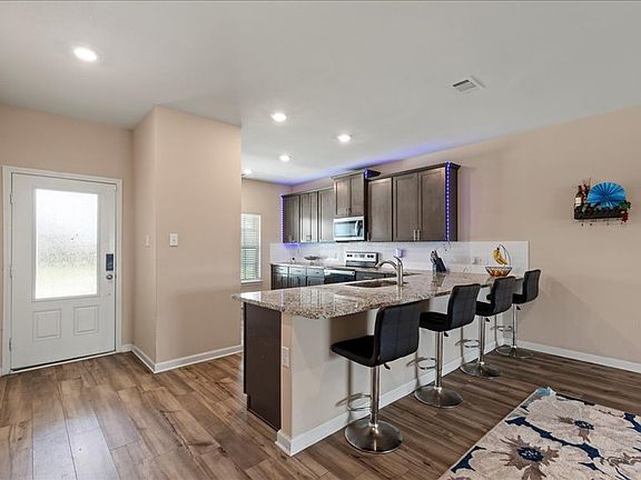 4th image of 317 Blue Buffalo St