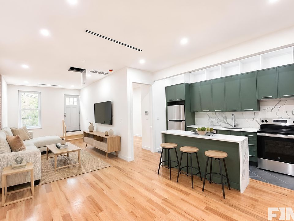 1st image of 382 Chauncey St #1