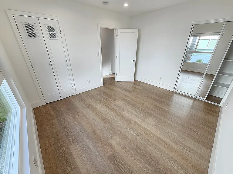 1747 N Kingsley Dr #10 — Photo 11