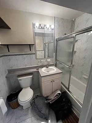 Rented by Salon Realty Corp | media 3