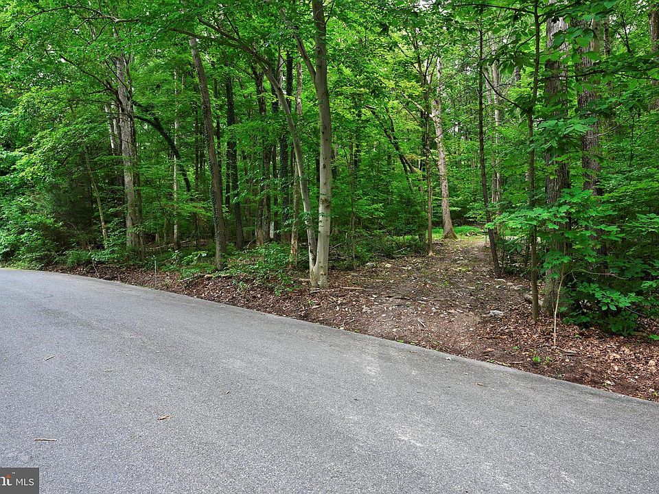 1st image of 136 Laurel Dr